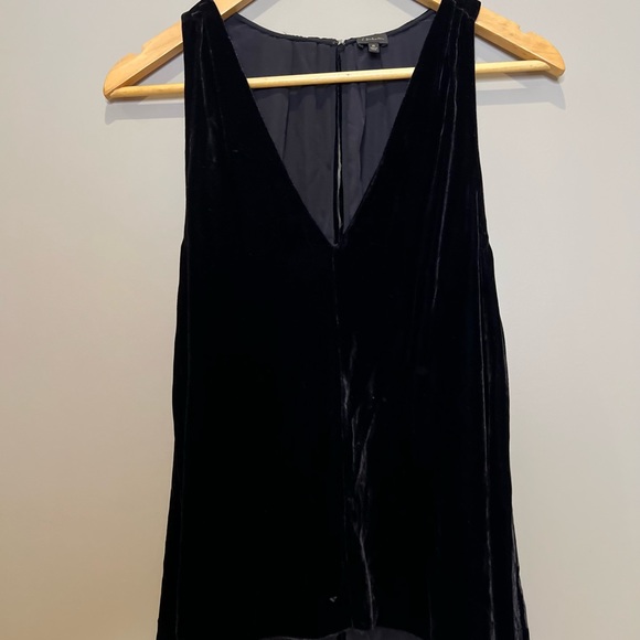 Babaton (Aritzia) - Black Velvet Sleeveless V-neck Blouse Top - size XS - Picture 3 of 5